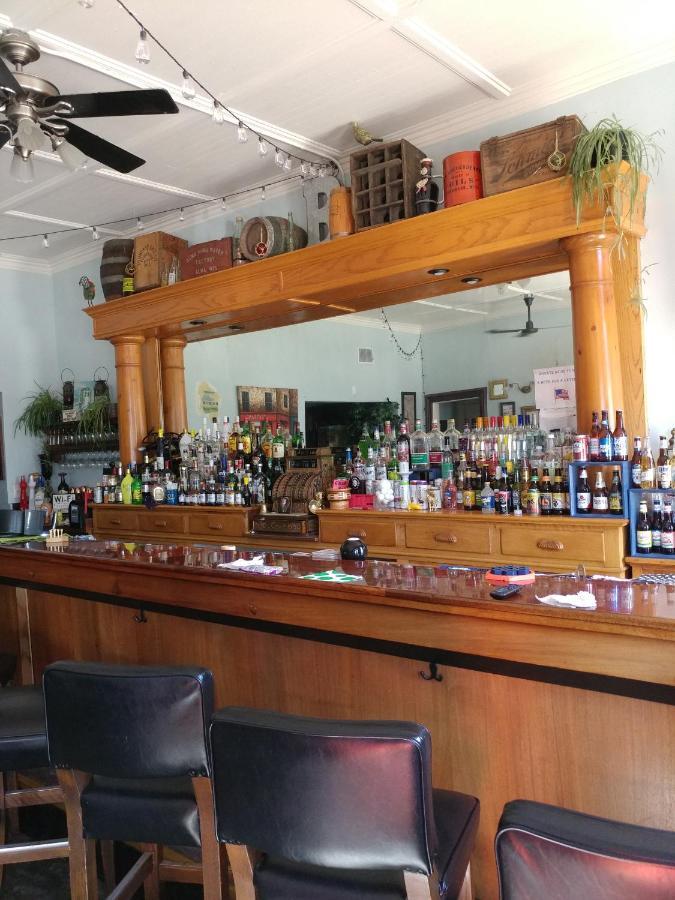 The Burlington Hotel & Bar - Alma Wi Eksteriør billede