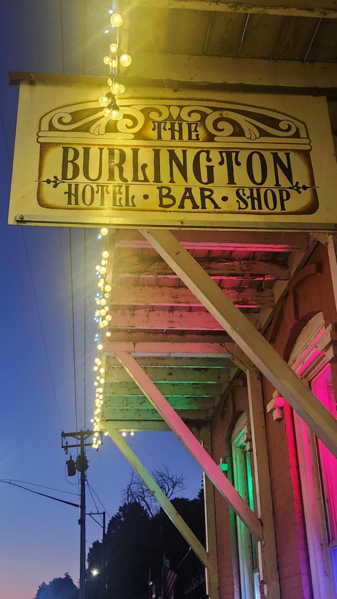 The Burlington Hotel & Bar - Alma Wi Eksteriør billede